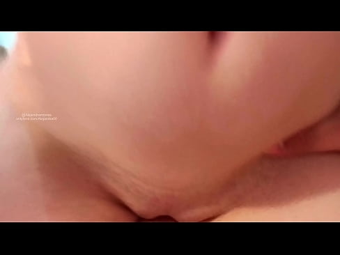 ❤️ Je dormais dans la chambre de ma sœur et je me suis réveillé comme ça. Super sexe at us