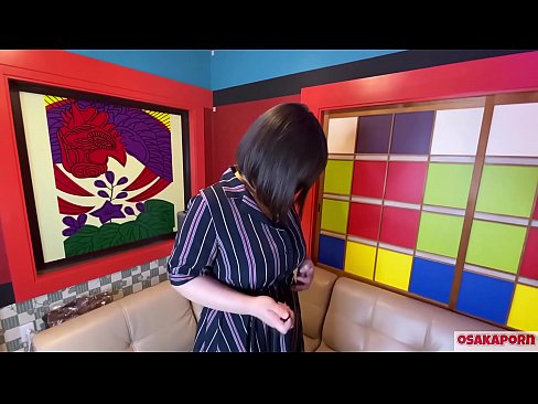 ❤️ Une jolie Japonaise aux gros seins se masturbe avec des jouets sexuels et a un orgasme. Elle parle dans une interview de son expérience de la baise. Gros seins et chatte poilue gémissant bruyamment. Osakaporn Super sexe at us