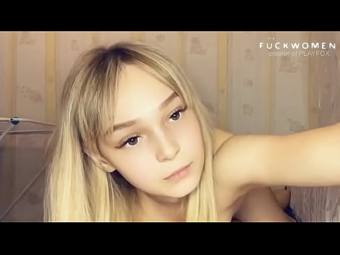 ❤️ Une écolière insatiable fait une fellation à sa camarade de classe. Super sexe at us